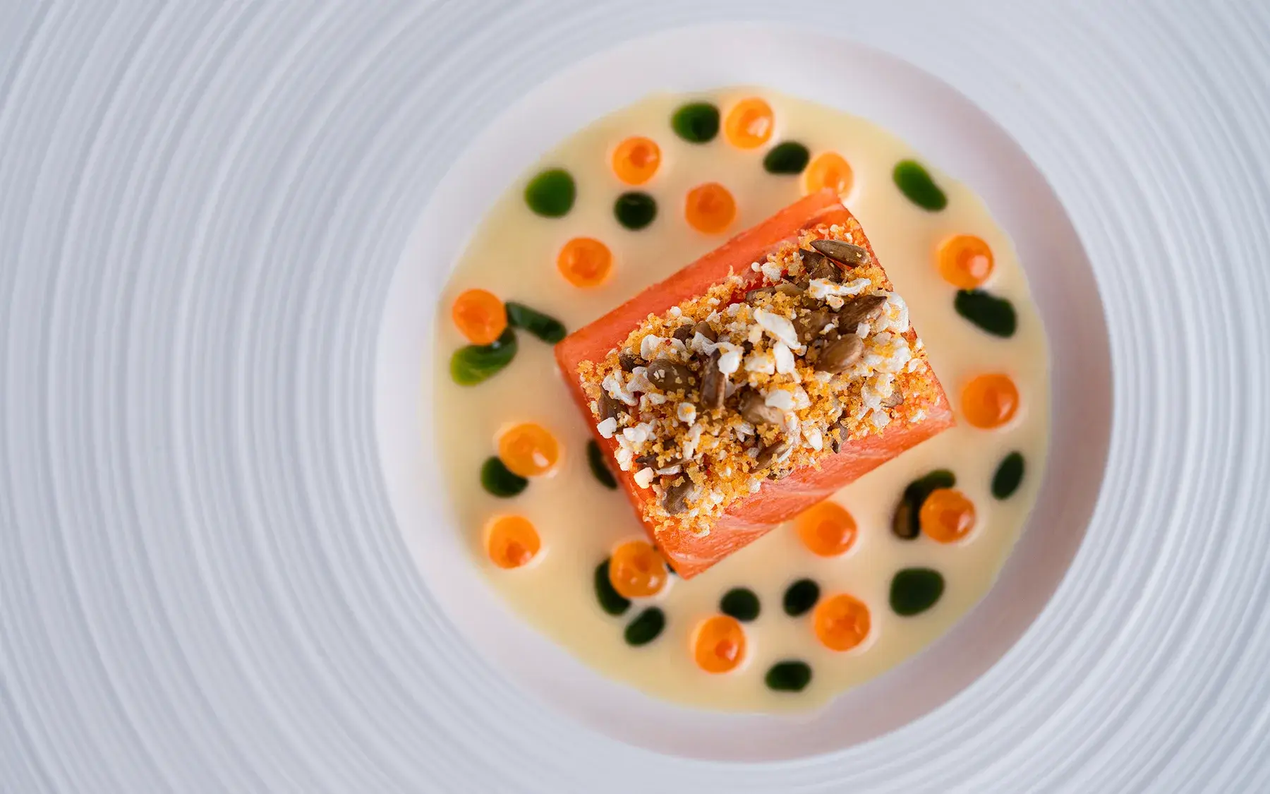 Fischgericht von oben angerichtet